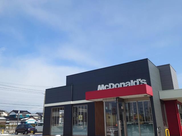 飲食店　マクドナルド高岡中曽根店（飲食店）まで481m
