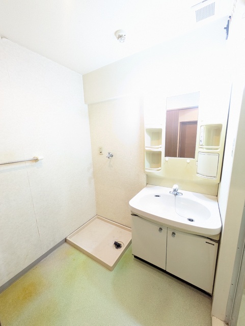 洗面設備　※クリーニング前の写真です