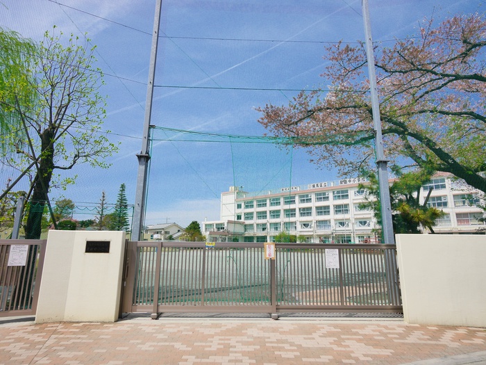 小学校　南田中小学校（小学校）まで71m