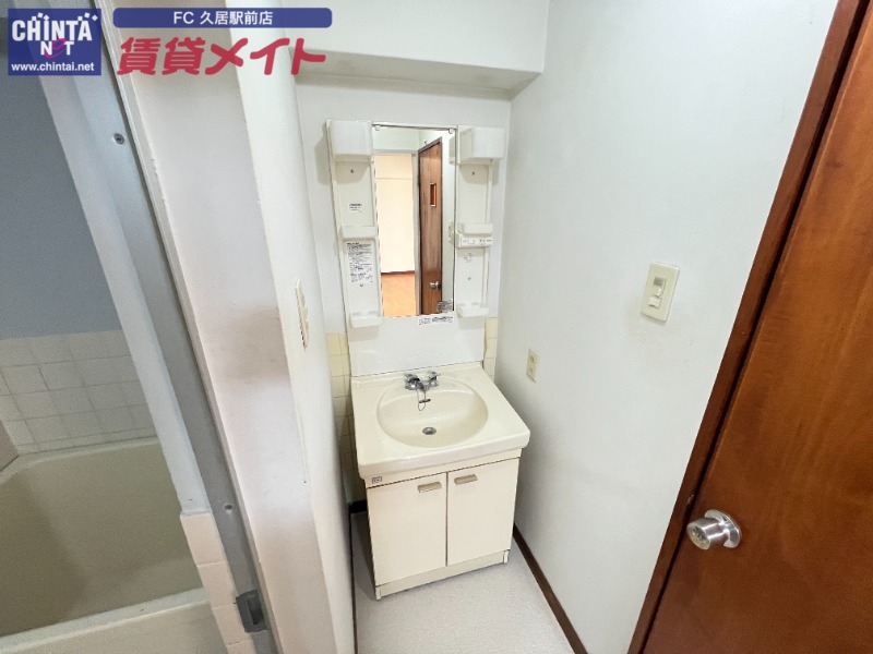 洗面設備　※同物件別部屋のお写真です。