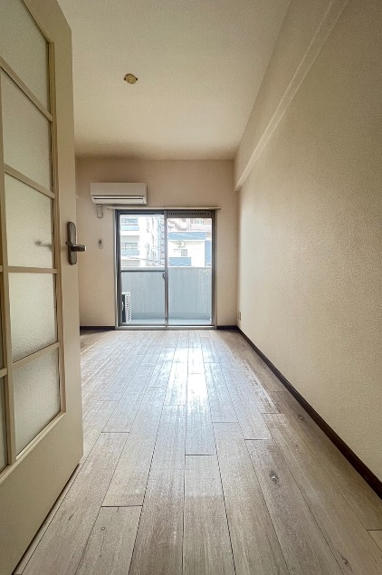 居室・リビング　別タイプのお部屋になります。現状優先。