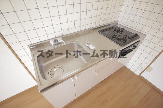 キッチン　コンパクトなキッチンで掃除もラクラク