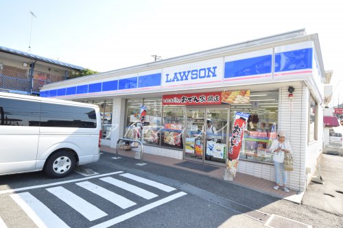 コンビニ　ローソン新東芹が谷店（コンビニ）まで583m