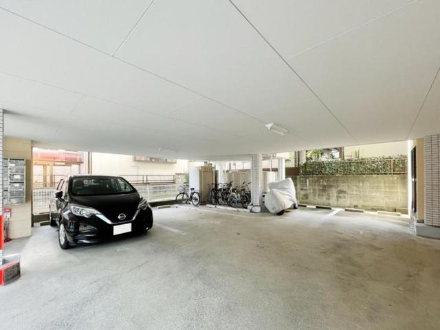 駐車場　【駐車場】駐車場