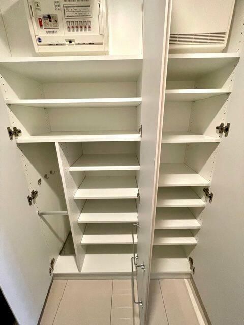 玄関　収納もある玄関です