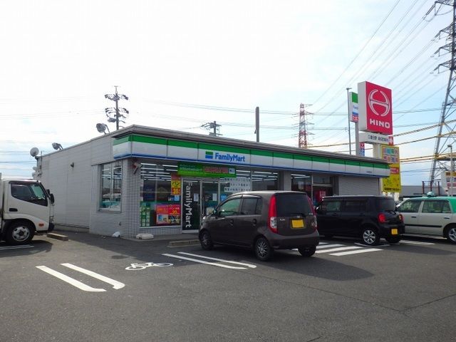 コンビニ　ファミリーマート名四亀須店（コンビニ）まで750m