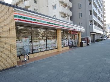 コンビニ　セブンイレブン南本宿店（コンビニ）まで710m