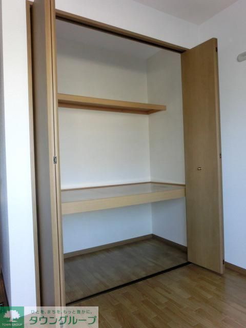 その他設備　奥行のある収納