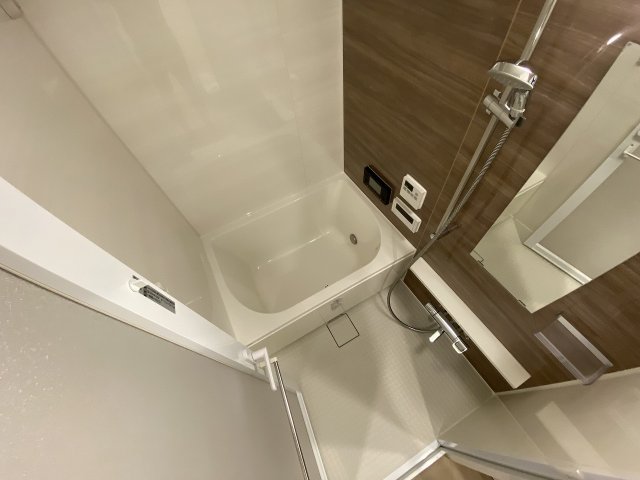 バス・シャワールーム　落ち着いた空間のお風呂です