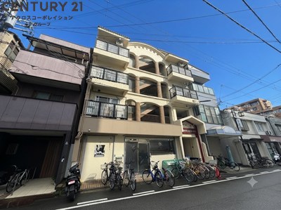 建物外観　居住者専用のごみ置き場があります。