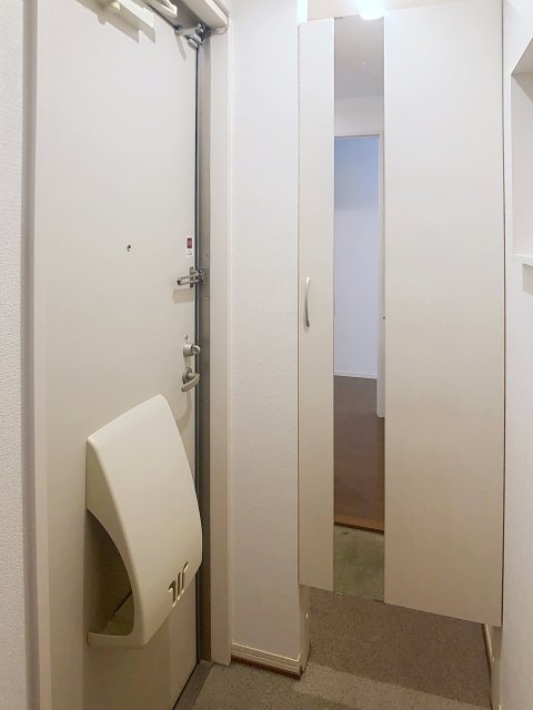 ラヴィベルセタ A棟の玄関写真