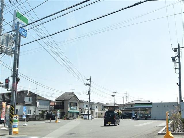 コンビニ　ファミリーマート（コンビニ）まで355m