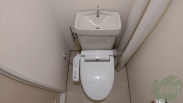 トイレ　ウォシュレット付きのトイレです。シャワートイレは日本の宝。