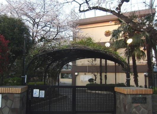 小学校　練馬区立開進第四小学校（小学校）まで516m