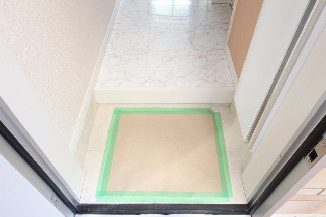 玄関　同アパートの参考写真です。