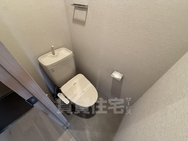 北大阪急行 千里中央駅 徒歩10分 6階建 築20年のトイレ写真