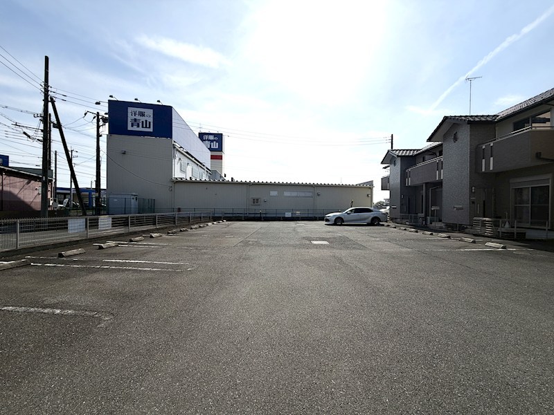 駐車場　車をお持ちの方に嬉しい駐車場付きの物件です