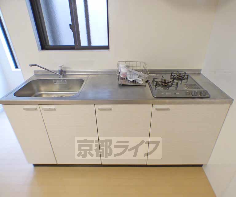 キッチン　ワイドサイズのシステムキッチンです。