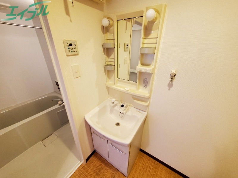 洗面設備　別部屋同型写真