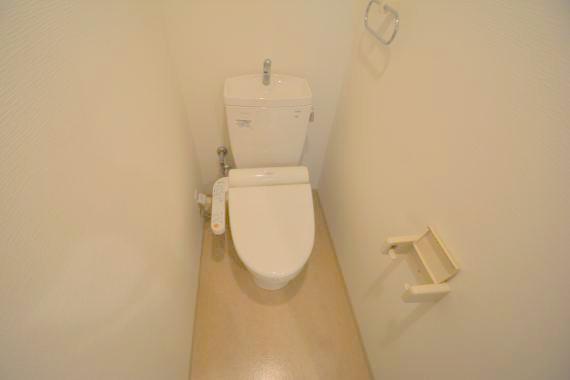 トイレ　綺麗なトイレにはウォシュレット標準装備です。