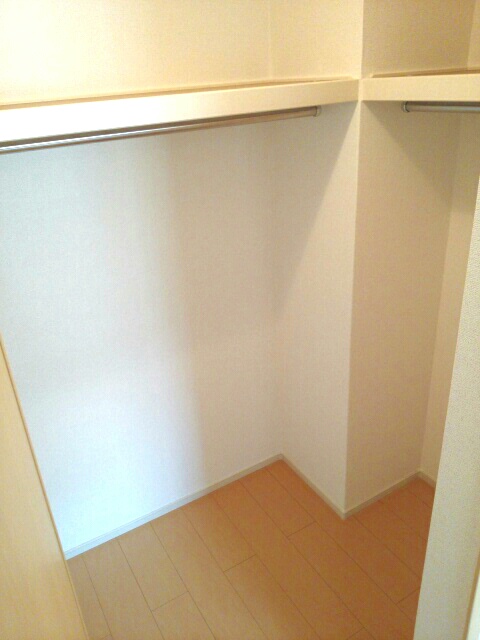 収納　ウォークインクローゼットなので収納豊富です☆