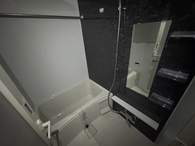 バス・シャワールーム　同物件同間取り別部屋のお写真です。