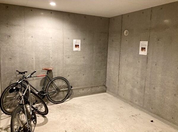 その他　屋内駐輪場