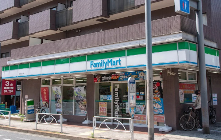コンビニ　ファミリーマート 砧城山通り店（コンビニ）まで290m