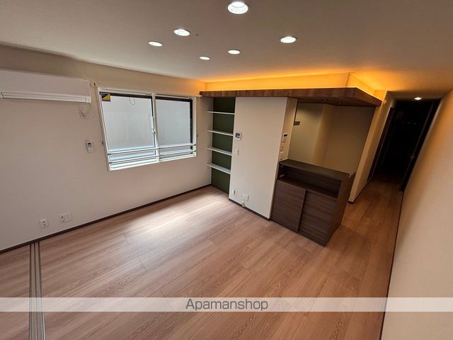 Urbanaの居間写真