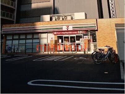 コンビニ　セブンイレブン吹田江坂町1丁目店（コンビニ）まで438m