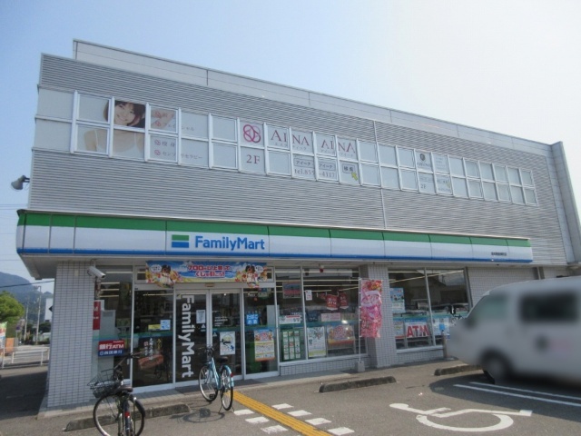 コンビニ　ファミリーマート高知朝倉横町店（コンビニ）まで78m
