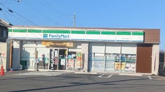 コンビニ　ファミリーマート三田上井沢店（コンビニ）まで755m