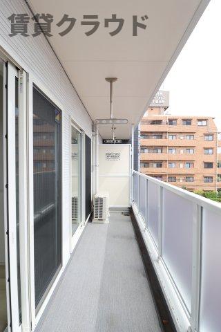 バルコニー　バルコニー付きのしっかり光が取り込める洋室です！