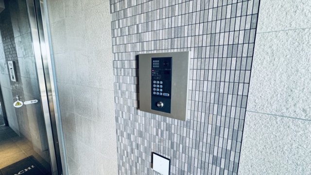 セキュリティ　不審者、勧誘員をシャットアウトできるオートロックです♪