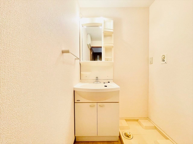 洗面設備　同一建物内１０１号室内装写真転載