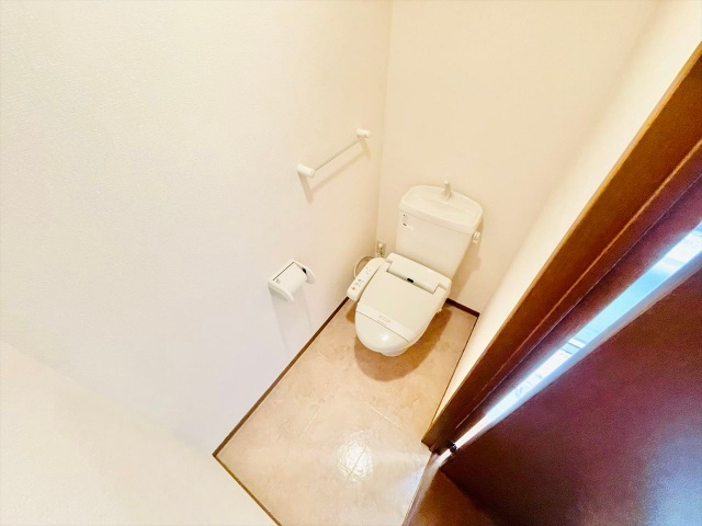 トイレ　同一建物内１０１号室内装写真転載