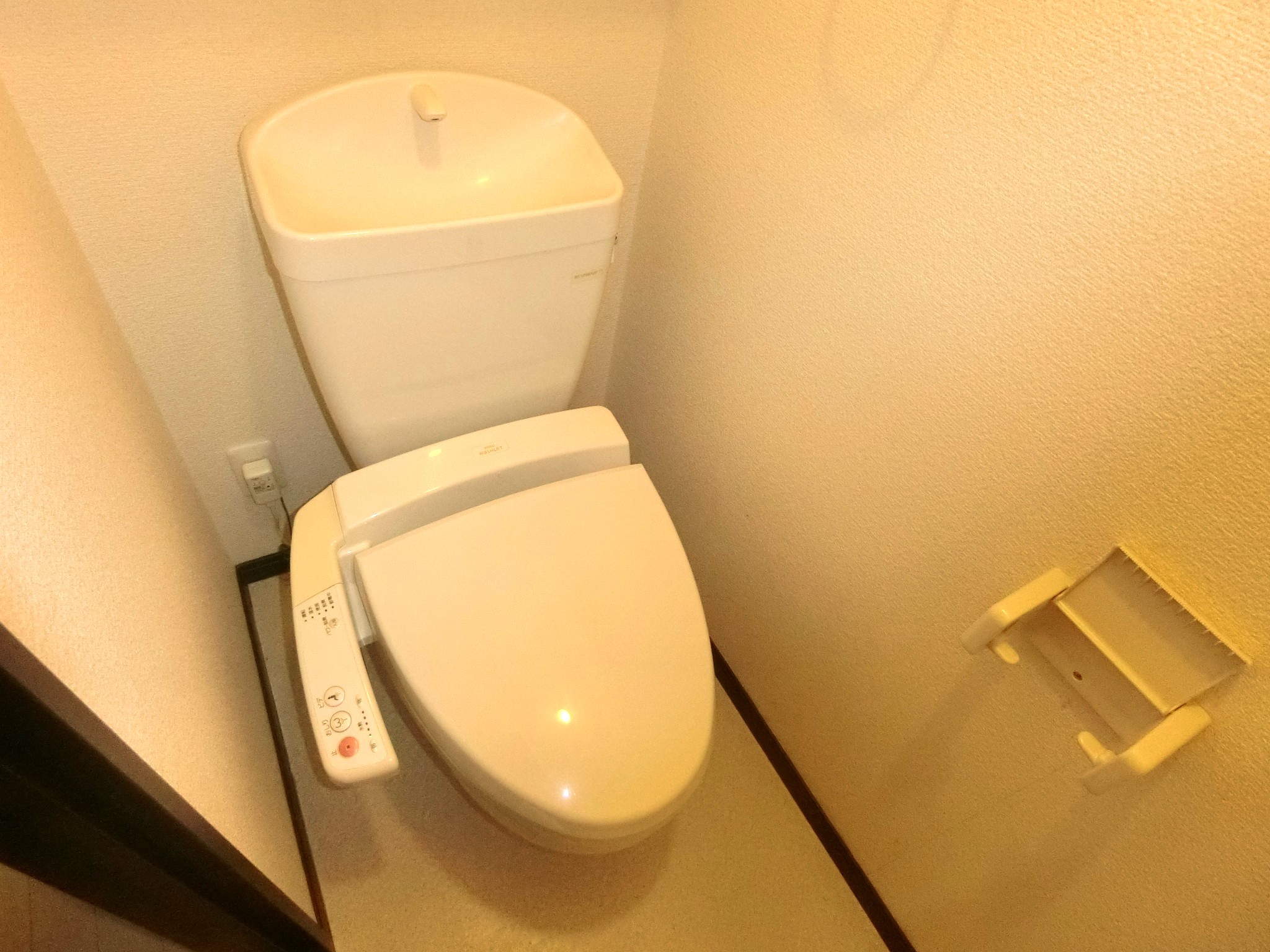 トイレ　温水洗浄便座トイレです☆
