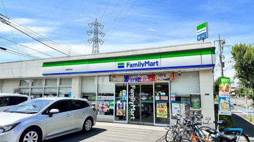 コンビニ　ファミリーマート三鷹野崎店（コンビニ）まで738m