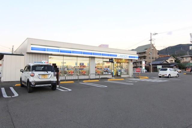 コンビニ　ローソン松山石手一丁目店（コンビニ）まで299m