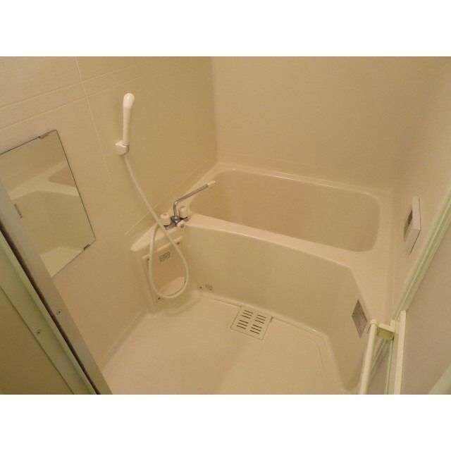 バス・シャワールーム　※別部屋参考画像になります。