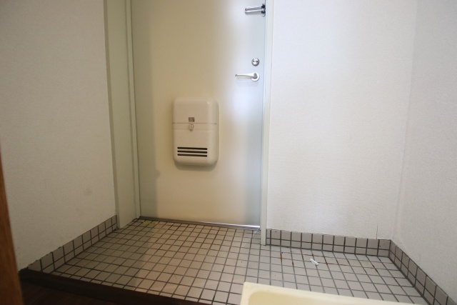 玄関　※別部屋の参考写真の為、原状優先です。