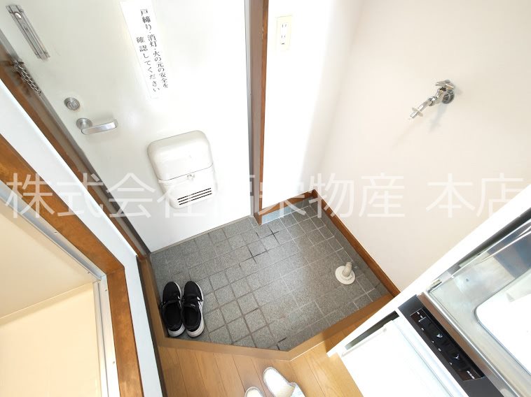玄関　下駄箱収納あり