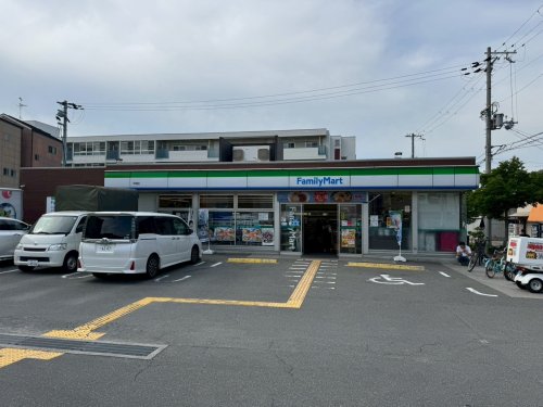 コンビニ　ファミリーマート平野店（コンビニ）まで943m