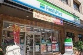 コンビニ　ファミリーマート南大塚店（コンビニ）まで190m