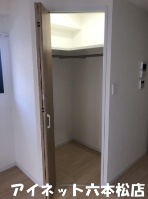 収納　嬉しいウォークインクローゼット付きです。