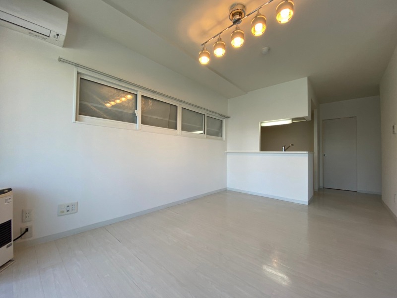 居室・リビング　広くてキレイなお部屋が広がっていて、充実した生活が送れそう。