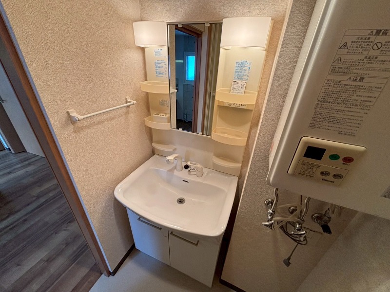 洗面設備　こちらに洗面台があります。朝の洗顔はこちらで。