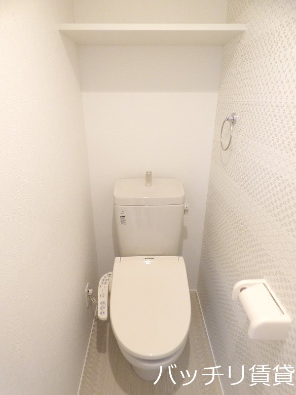 トイレ　別号室タイプの為、現状を優先致します。