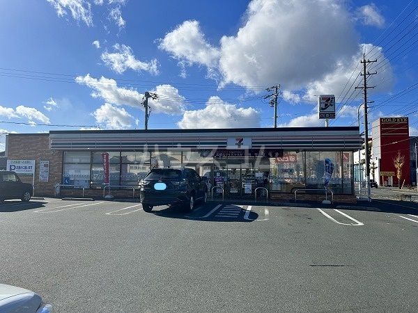 コンビニ　セブン-イレブン 豊川千歳通３丁目店（コンビニ）まで279m