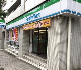 コンビニ　ファミリーマート 新宿天神町店（コンビニ）まで89m